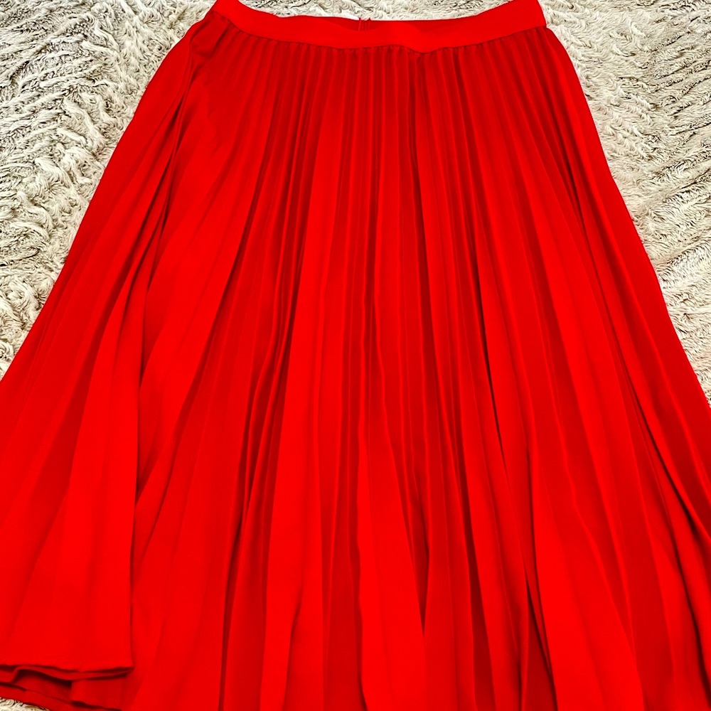 Red size Large pleated skirt